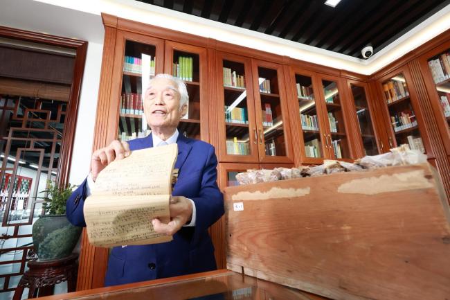 91歲閻崇年一周工作七天 四合書屋藏往事