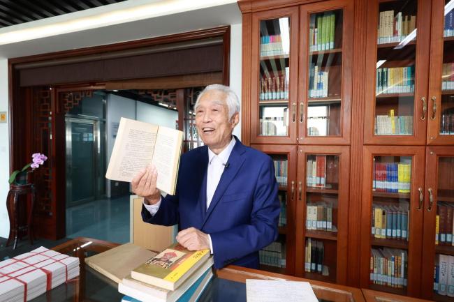 91歲閻崇年一周工作七天 四合書屋藏往事