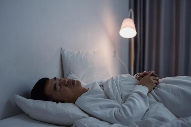 睡前多吃點碳水就能快速入睡,？想睡得好這樣吃