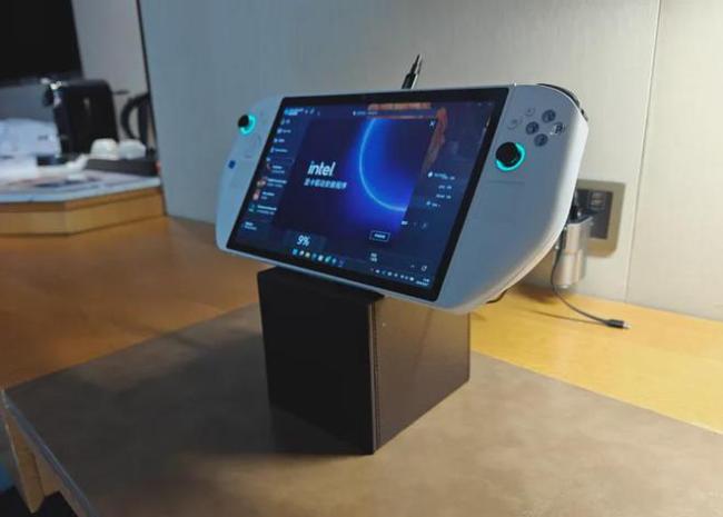 首款裸眼3D巨屏掌機使用體驗 AI 3D驚艷呈現
