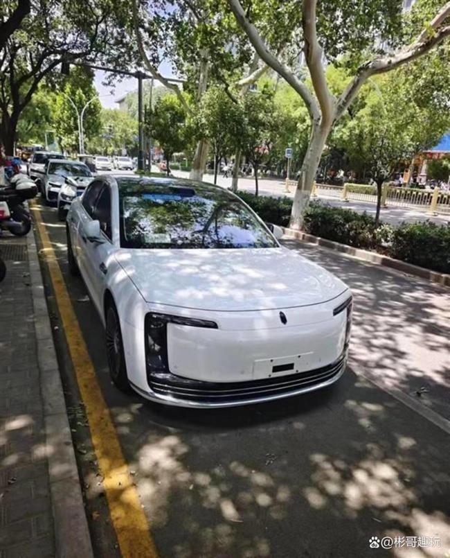 香港富豪5分鐘訂走3臺(tái)百萬(wàn)級(jí)豪車 尊界S800震撼上市