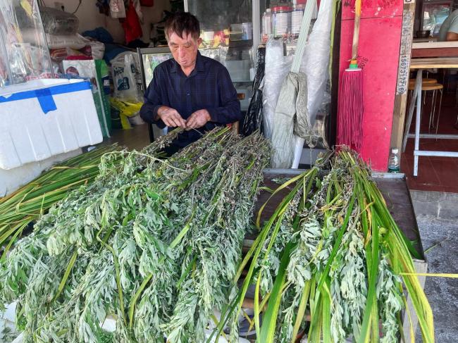 長(zhǎng)沙有花店將艾草花束賣到98元 節(jié)日氛圍推高需求