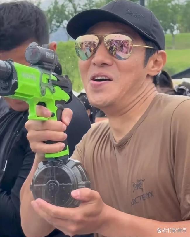 撒貝寧全家千島湖打水仗