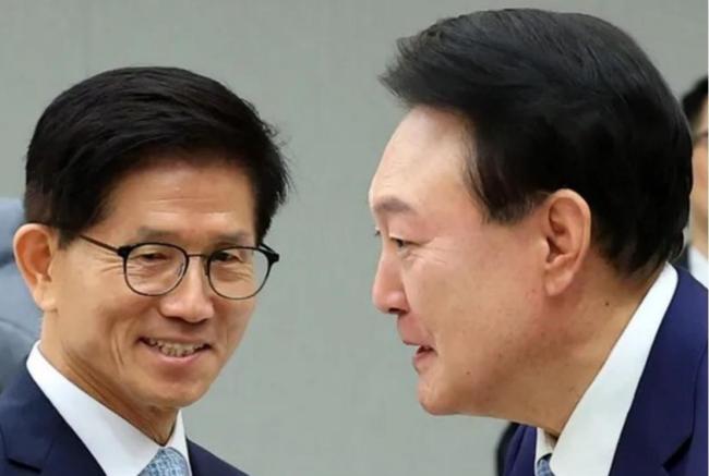 尹锡悦被迫离党,李在明对台湾事务表态,最新民调显示局势已明朗