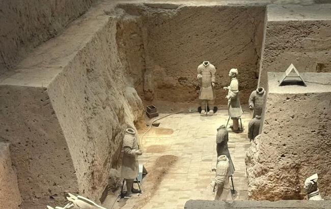 男子跳入的兵馬俑3號(hào)坑已可正常參觀 文物受損引關(guān)注