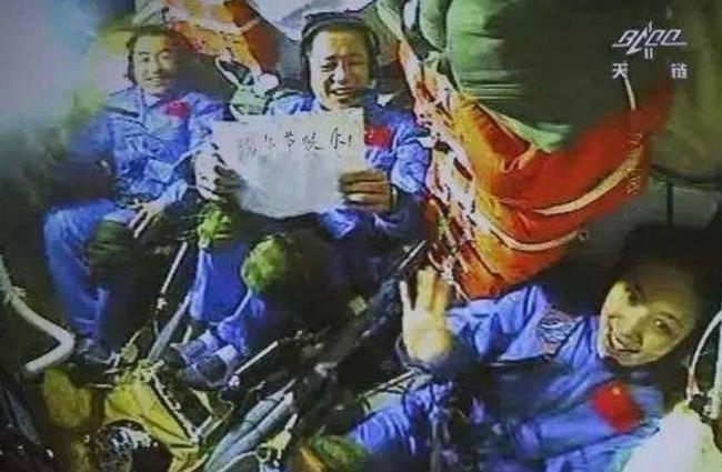 神舟二十號(hào)航天員發(fā)來(lái)端午問(wèn)候 太空過(guò)節(jié)花樣多