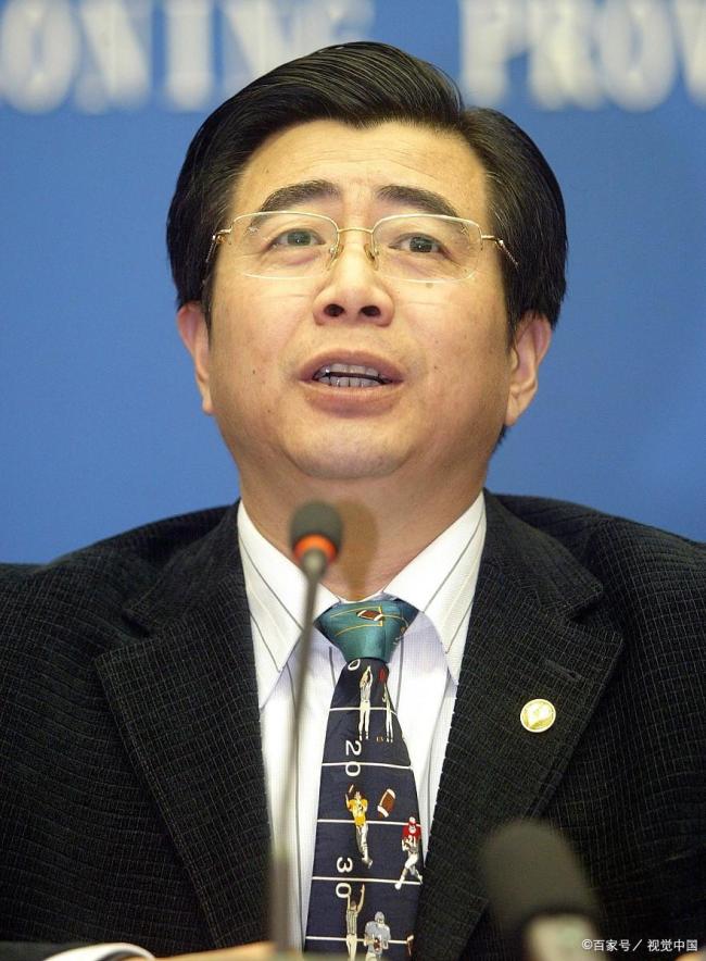 足協(xié)主席雨中觀看訓練為國足打氣