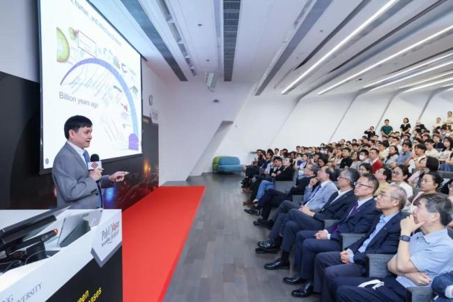 張文宏受聘香港理工大學(xué) 榮譽(yù)教授新身份