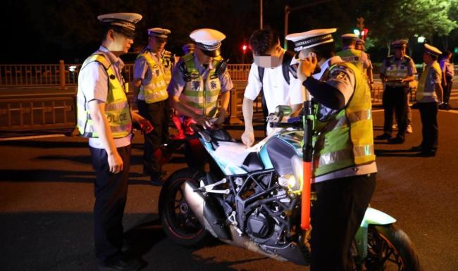 北京警方現(xiàn)場查扣6輛,，專治這種車主