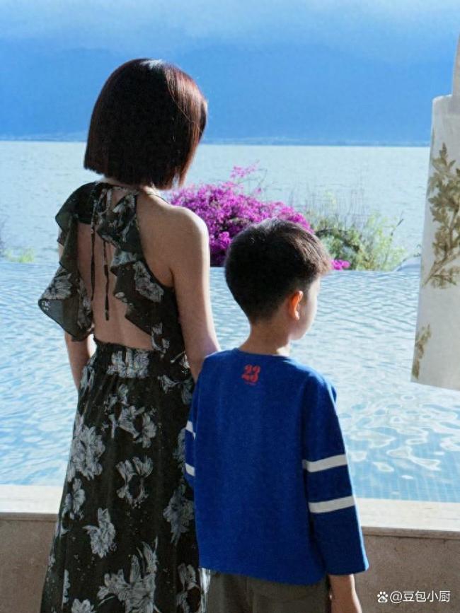 向佐陈妍希晚宴合唱