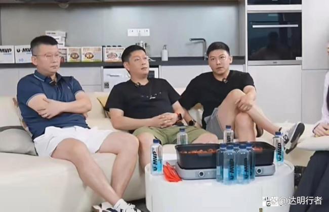 邱贻可调侃陈玘“养猪梗” 直播欢笑连连