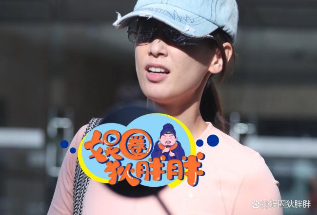 黄圣依健完身逛古玩店 身材凹凸有致 自律生活令人佩服