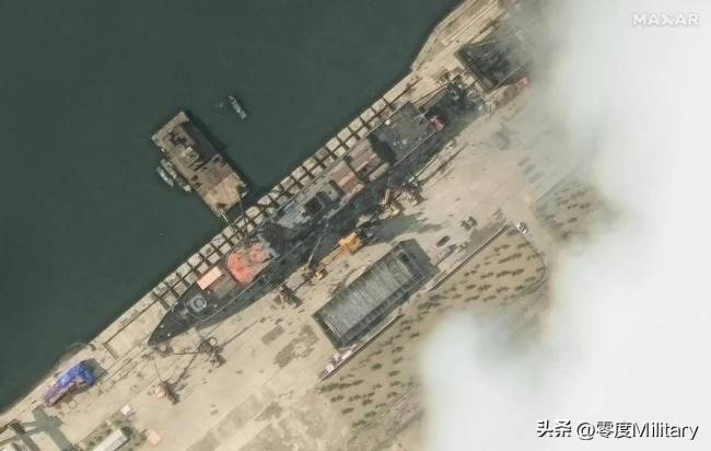 最新衛(wèi)星圖：朝鮮驅逐艦船頭并未被切 修復進展顯著