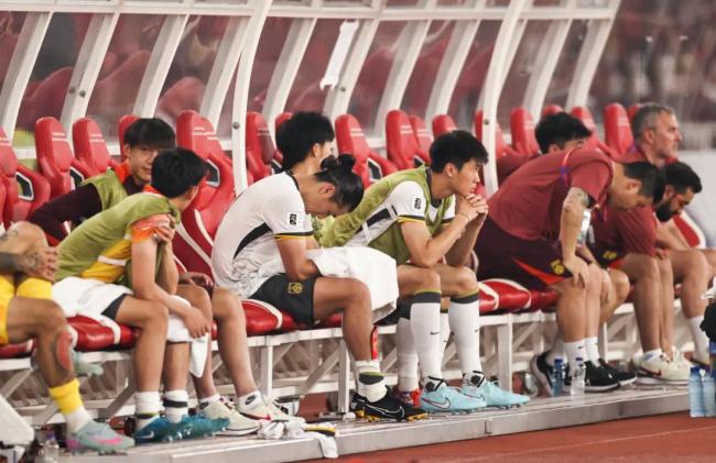 媒体：国足是十足的“渣男” 浪费球迷青春