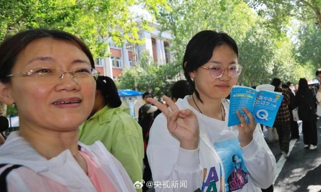 全国统一动作 进考场前争分夺秒多看一个知识点