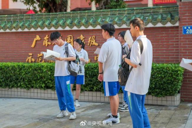 全國統一動作 進考場前爭分奪秒多看一個知識點