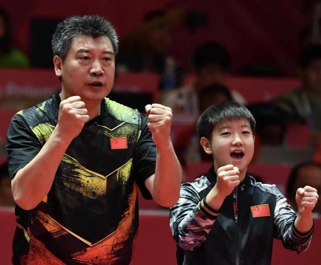 國乒總教練李隼女兒結(jié)婚 弟子淚目致敬恩師
