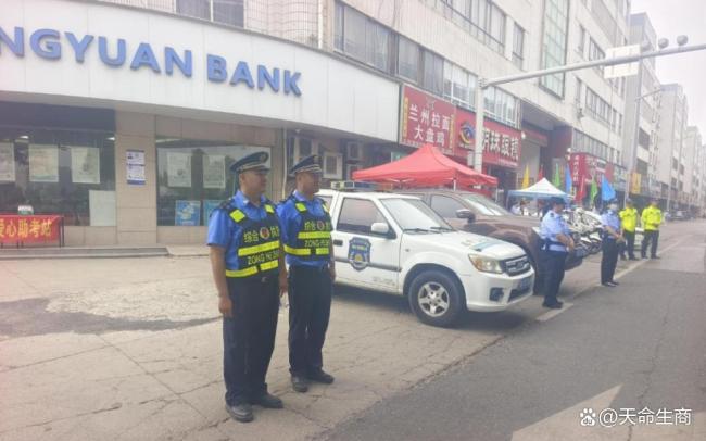 考生丟失文件袋 民警安慰不要影響心態(tài)
