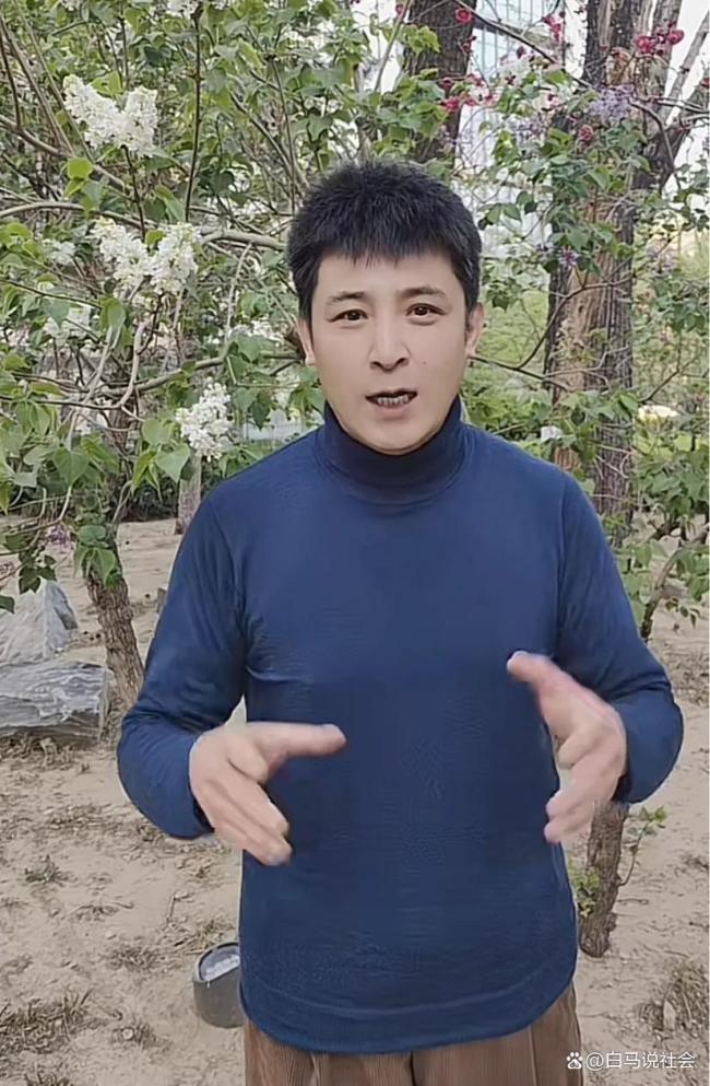 演员房子斌杨雨婷送女儿参加高考 明星也接地气