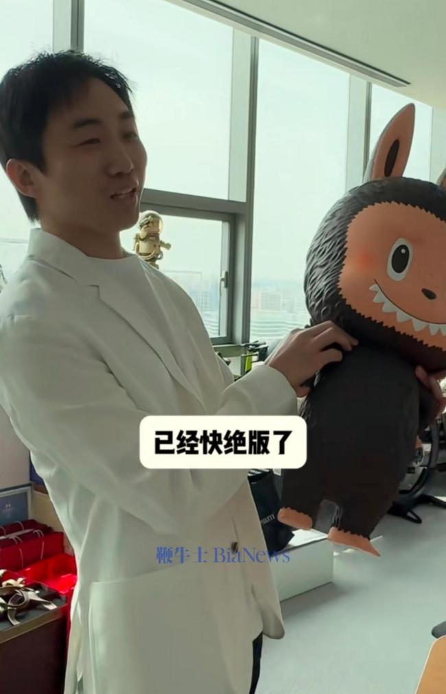 胡潤與王寧交換絕版Labubu 十年故事積累粉絲