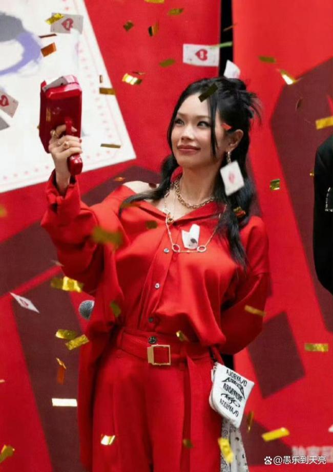 《说唱2025》赛制引发众怒，200多人划分“青铜白银”对决 新旧势力生死博弈
