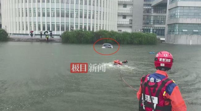 男子乘网约车面试被女司机送进湖里 紧急救援成功脱险