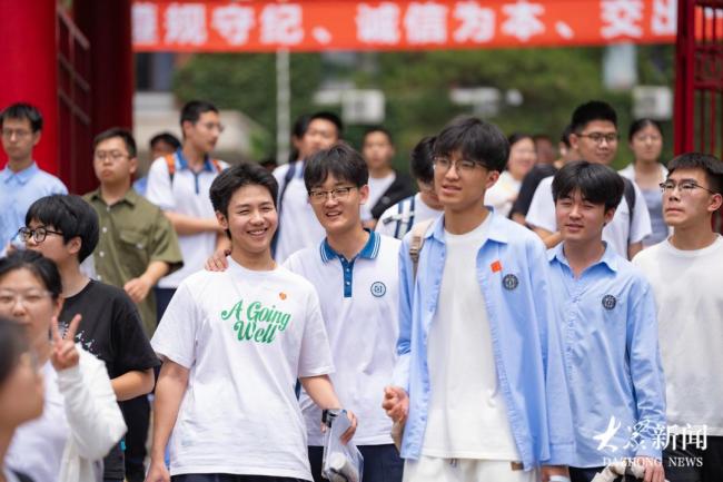 考生谈山东高考语文作文直抠头 题目引发深思