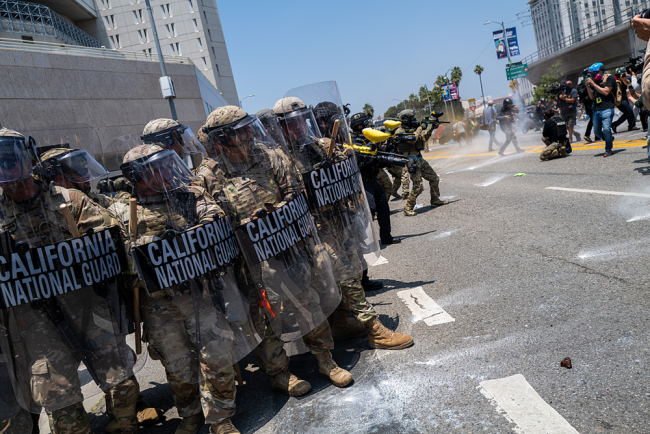 特朗普绕过州长向洛杉矶派兵是越权吗 特朗普在宪政边界的又一次试探？