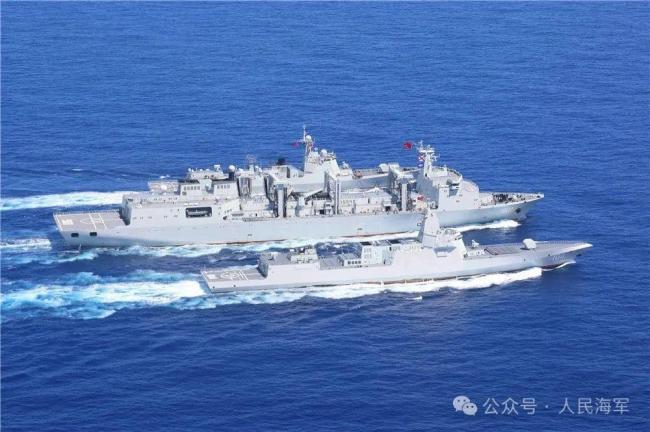 中国双航母赴太平洋训练 画面曝光 展现远海作战能力