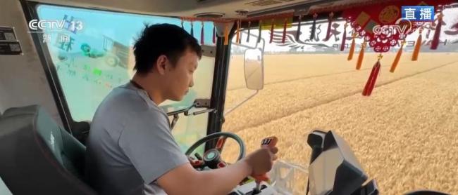 这个夏收季“科技范”满满 智慧农机助力丰收