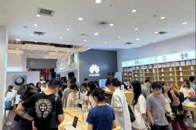 高考结束第一天家长兑现买手机承诺 心愿清单开启新篇章