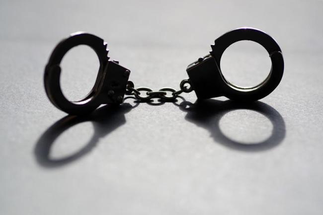 男子詐騙情人6萬給妻女開銷