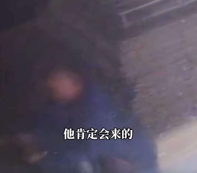 夜里下雨工人“悄悄”将货搬进仓库 老板：月薪3千家庭条件不差