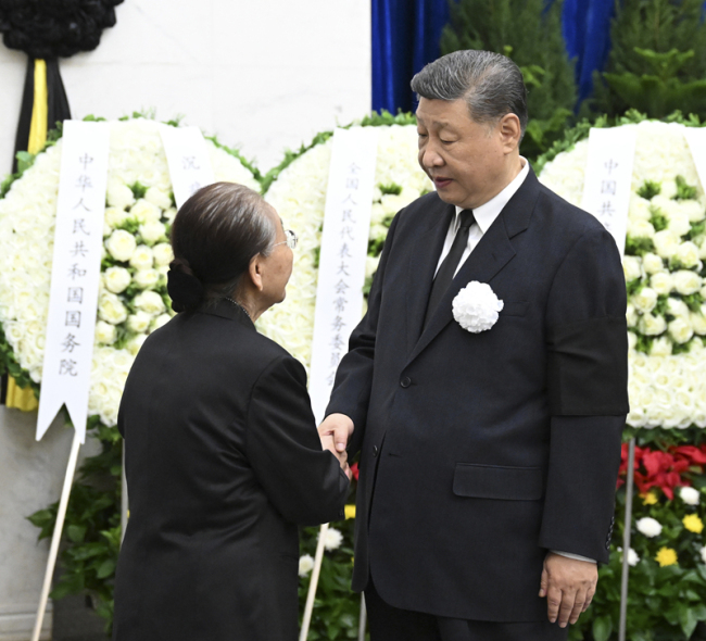 熱地同志遺體在京火化 習(xí)近平等到八寶山革命公墓送別