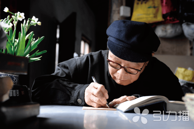 独守书店84年的百岁老人去世 书船载他远去
