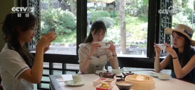 体育搭台文旅唱戏流量变增量 苏超燃动消费热力