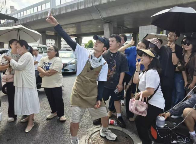 47岁TVB黄金配角长沙摆摊卖咖啡 港星转型获赞
