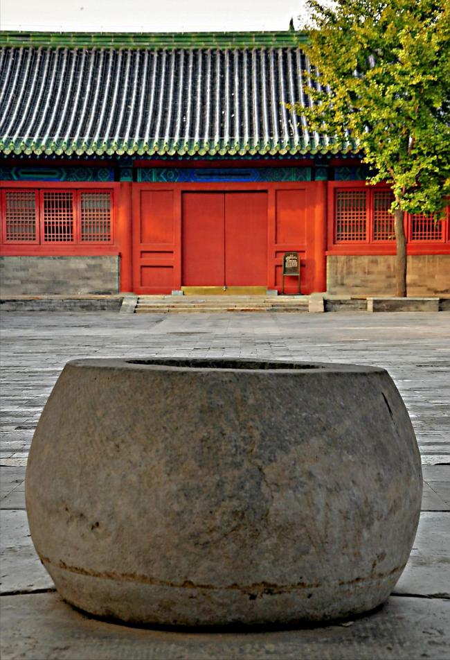 穿越歷史的震撼,！北京暴雨故宮再現(xiàn)千龍吐水 古建智慧映照現(xiàn)代治水困境
