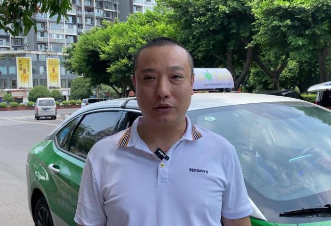 小伙心臟不舒服連打3個(gè)電話 生死救援上演