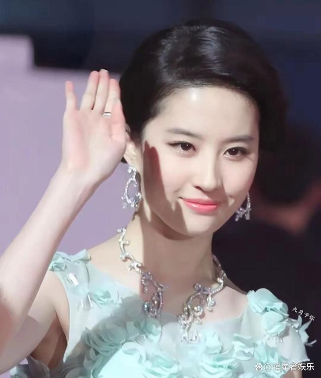 刘亦菲 宝格丽女王 红毯美学新定义