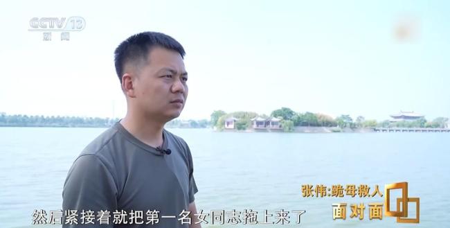 儿子给跪母救人的张伟发任务 军人本色英勇救人