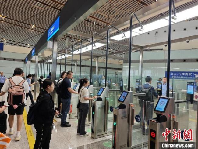 北京口岸累计入境外国人达134万余人次 同比增长显著