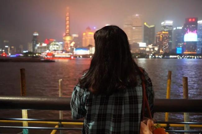 上海外滩最佳观景位被钢管阵霸占 景观灯修缮中