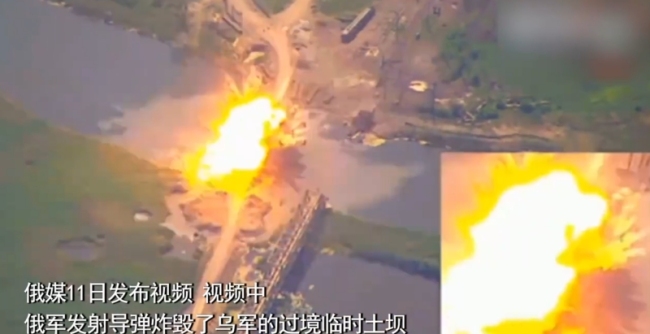 航拍俄战机轰炸乌军土坝：导弹高速下坠精确命中 大坝剧烈爆炸断成两截