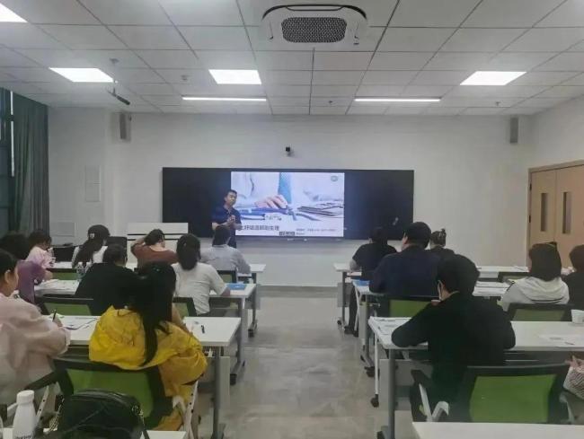 哄睡师成为新工种 拯救现代人睡眠困扰