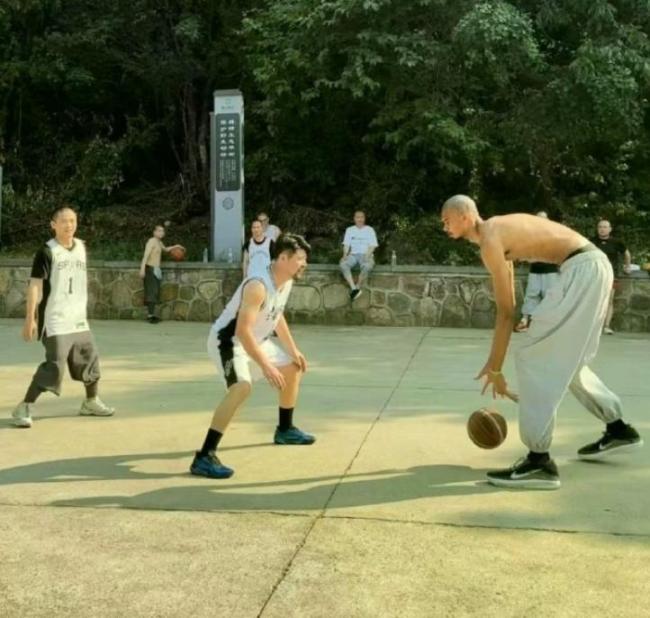NBA球星在少林寺考取“少林一段” 文班亞馬成首位獲此殊榮球員