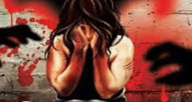又一起,！印度一女大學(xué)生在海灘遭10人輪奸