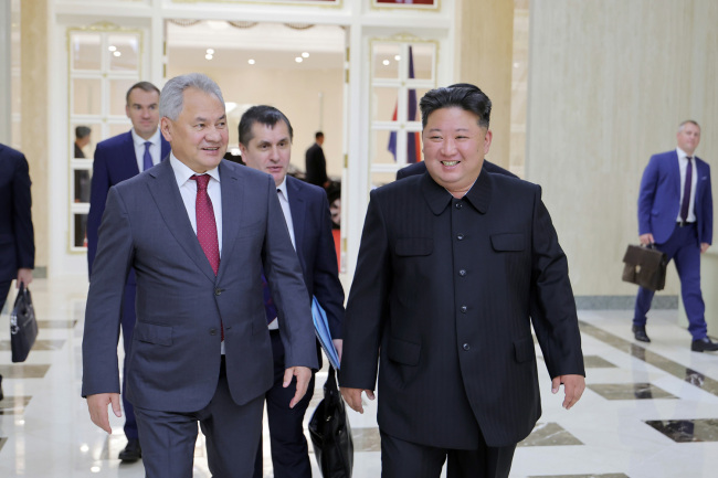 金正恩會見率團訪朝的俄聯(lián)邦安全會議秘書紹伊古