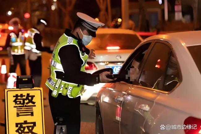 00后女子醉駕致一家三口死亡 悲劇背后的法律爭議