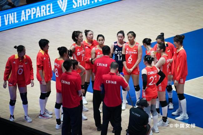 中國女排關(guān)鍵時刻頂住壓力 3-1戰(zhàn)勝捷克迎來開門紅 香港站首戰(zhàn)告捷